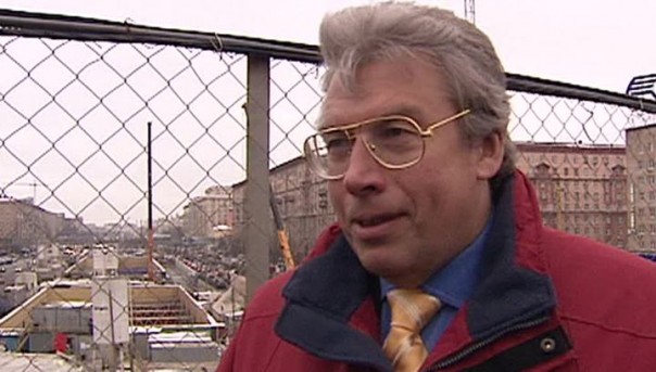 Из Великобритании бывший глава НПО "Космос" сбежал в фургоне с мебелью