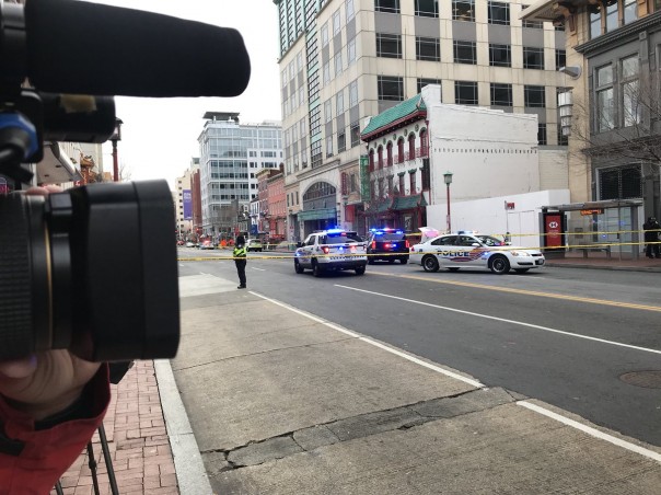 Копы разыскивают мужчину, открывшего стрельбу в центре Вашингтона