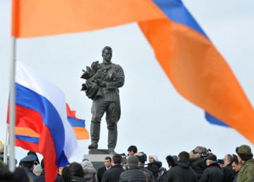 В Армении военнослужащие ЮВО почтили память погибших воинов-ликвидаторов землетрясения