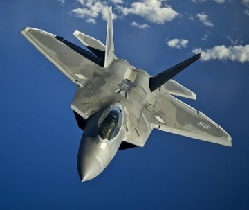 "Испугались за F-22": генерал авиации рассказал, почему американский "Раптор" мешал Су-25 в Сирии