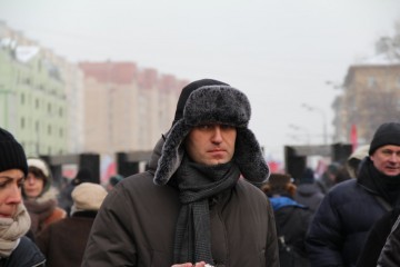 Сторонники Алексея Навального негодуют: мнение эксперта о поджоге на Марсовом поле
