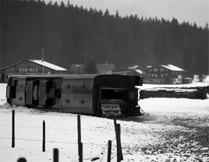 Поезд в Швейцарии сдуло ветром во время зимнего шторма