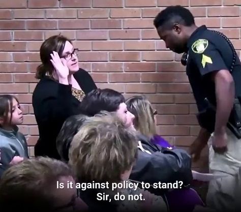 Учительницу в США заковали в наручники за поднятие вопроса о повышении зарплаты