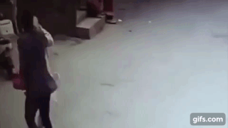 Владелец интернет-магазина проехал 850 км, чтобы избить клиентку за плохой отзыв