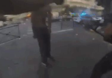 Копы подожгли задержанного, использовав баллончик и шокер одновременно (видео)