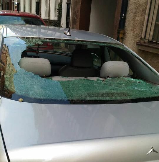 В Польше забросали камнями автомобиль с российскими номерами.