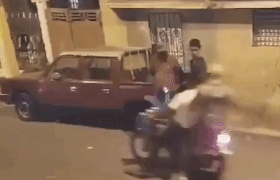 Грабители нарвались не на тех парней и остались без мотоцикла и гаджетов (видео)