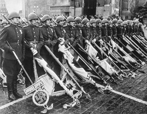 Фотографию Парада Победы признали демонстрацией нацистской символики