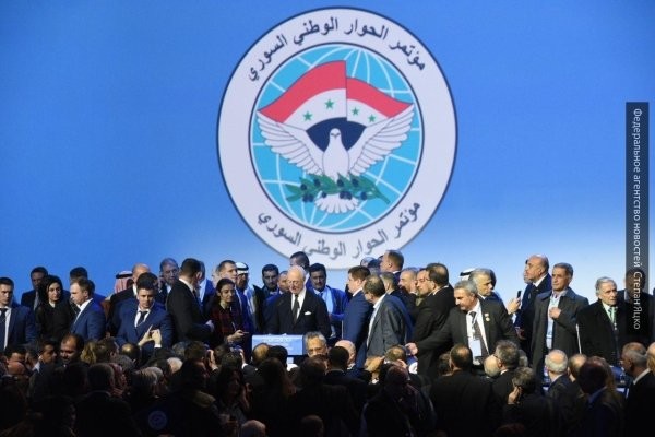 Владимир Путин осмотрел экспонаты выставки, посвященной итогам военных операций в Сирии