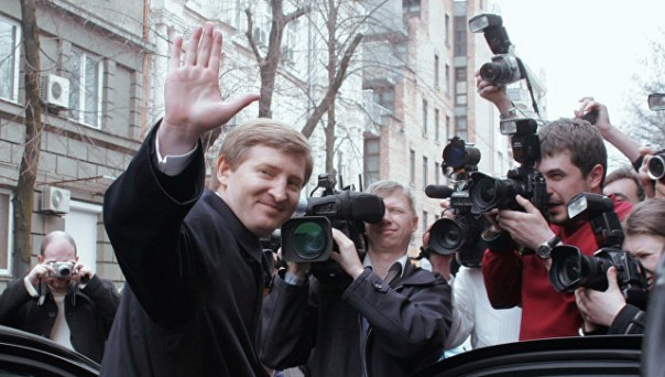 СМИ узнали о заморозке миллионных активов Ахметова на Кипре