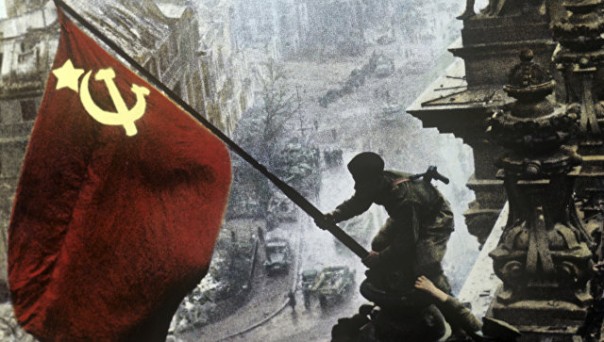 Как над Рейхстагом: над Раккой подняли красное знамя