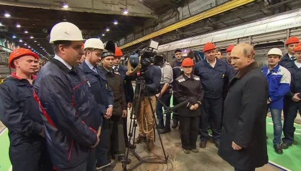 Президент РФ Владимир Путин встретился с рабочими и руководством Тверского вагоностроительного завода