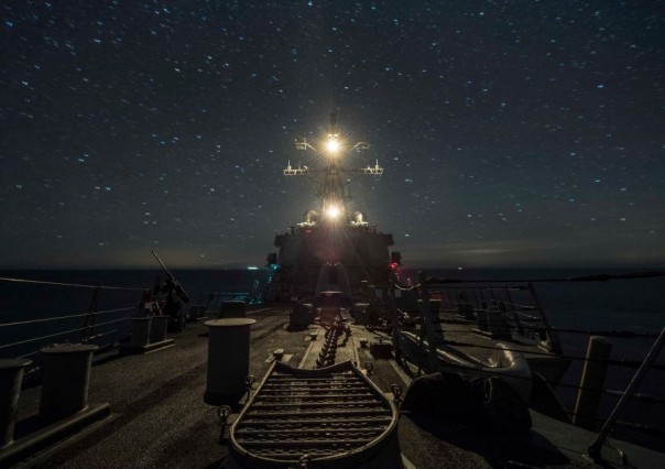 США показали свой эсминец в Чёрном море