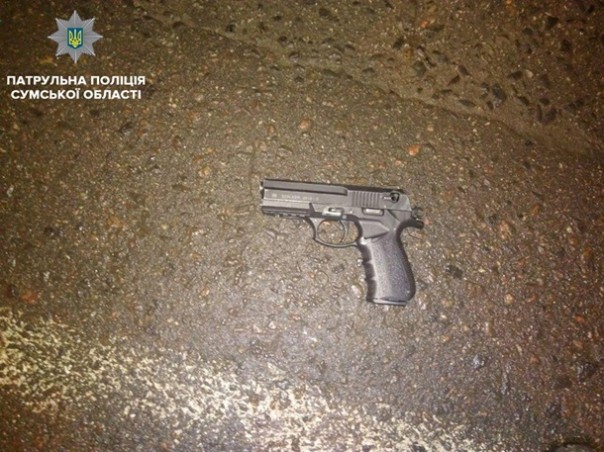 В Сумах мужчина открыл стрельбу в магазине