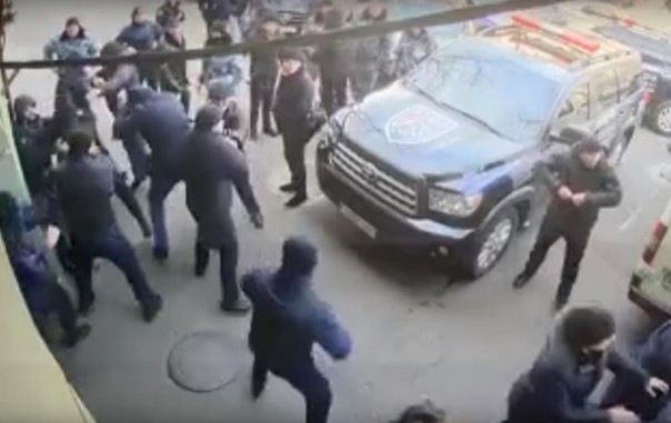 В Одессе охранные фирмы устроили массовую драку в центре Одессы