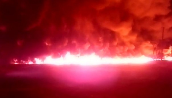 Реки горящей нефти. Пожар нефтепровода под Саратовом потушен: полностью сгорели два дома