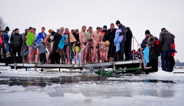 Массовые мероприятия и купания ко Дню Крещения Господня прошли в Республиках Донбасса