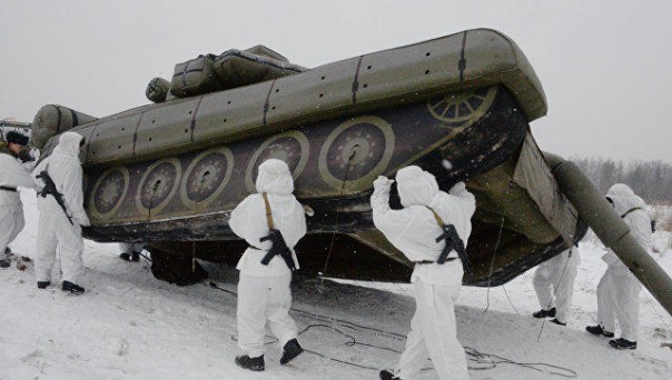 Танки подкачали. Военные инженеры показали надувные макеты боевой техники