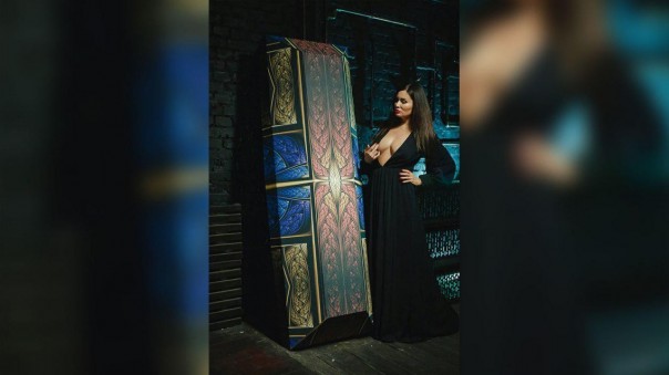 Умирай красиво. Секс-символы Днепра устроили фотосессию с гробами