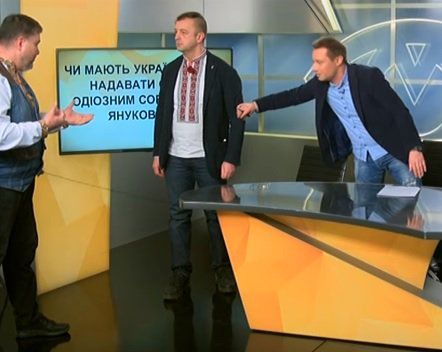 Упырь из ВО "Сволота" набросился на Руслана Коцабу в прямом эфире из-за спора о войне