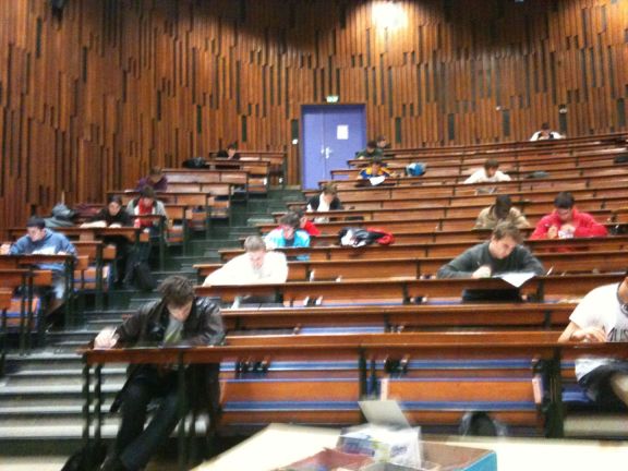 #американскиеучилки. Учительница через суд добивается разрешения на секс с учениками