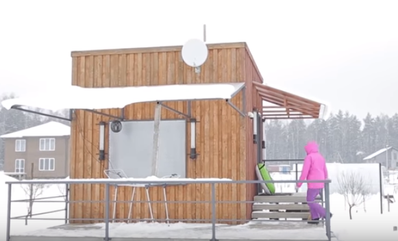 Житель беларуси построил минидом площадью 16 квадратных метров