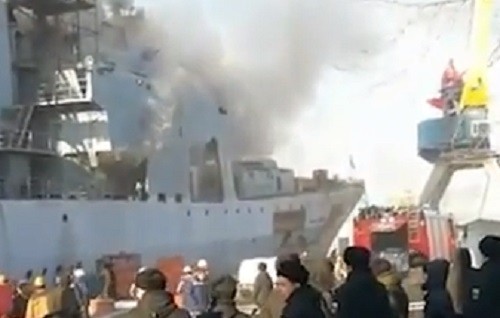 Большой противолодочный корабль "Маршал Шапошников" загорелся из-за сварочных работ