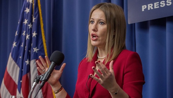 Трамп проигнорировал Собчак на молитвенном завтраке