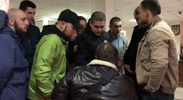 Радикалы выгнали журналиста с заседания суда в Одессе. Полиция бездействовала
