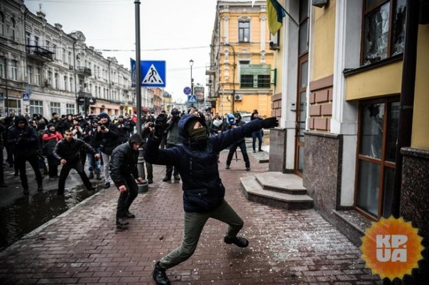 Новый погром в здании Россотрудничества в Киеве и атака на банки: неонацистов никто не остановил