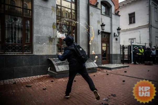 Здание Россотрудничества в Киеве серьезно пострадало из-за нападения националистов