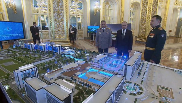 Путину показали макет военного инновационного технополиса "Эра"