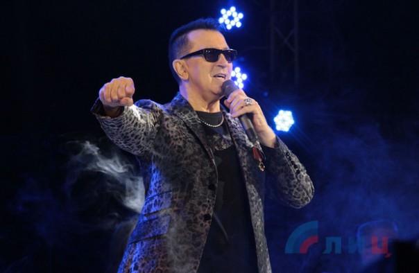 Российские звезды Майданов и Буйнов выступили в Луганске ко Дню защитника Отечества