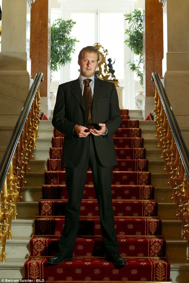 Принц из династии Гогенцоллернов выпал из окна отеля