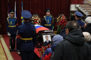 Россия простилась с погибшим в Сирии героем — летчиком Романом Филиповым