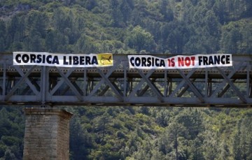 Франция напоминает о Карабахе, но забывает про Корсику
