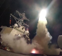 По старому сценарию: власти США обсуждают применение силы против официального Дамаска