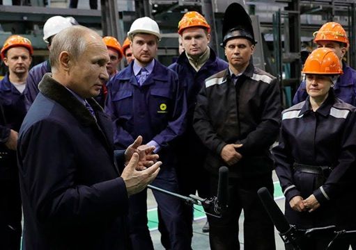 Владимир Путин прибыл в Нижний Тагил и пообщался с рабочими "Уралвагонзавода"