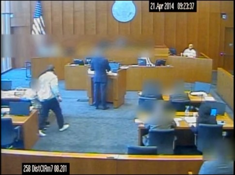 В США обвиняемый был убит федеральным маршалом прямо в зале суда