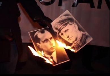 Польские националисты сожгли портреты Бандеры и Шухевича у посольства Украины в Варшаве