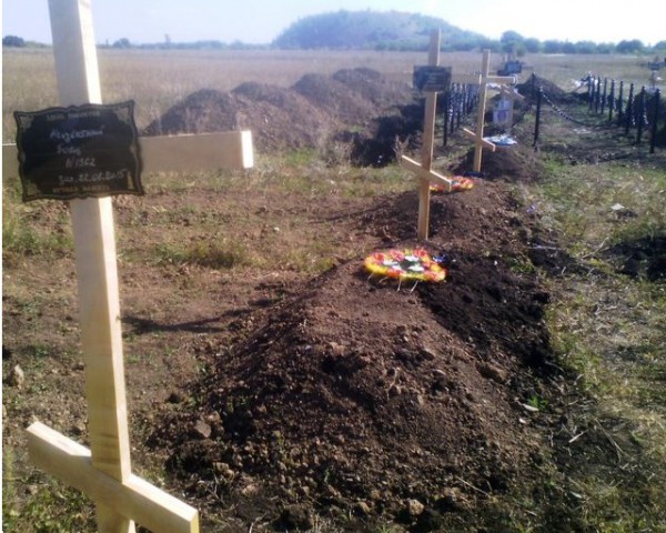 Символично: В Киеве рекламу спецназа ВСУ разместили на кладбище