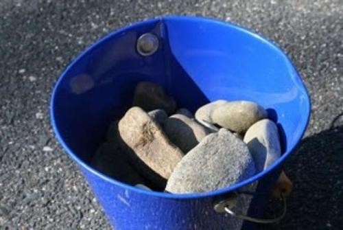 Американские школы вооружили камнями против стрелков