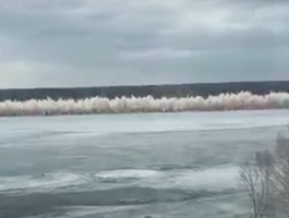 Спасатели хотели подорвать лёд на Иртыше, но что-то пошло не так (видео)