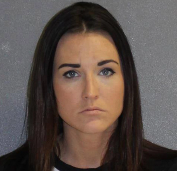 #американскиеучилки. 26-летняя учительница накуривала школьника травкой, чтобы заняться с ним сексом