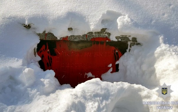 Не приживётся: В Харькове опять облили краской памятник хероям УПЫ