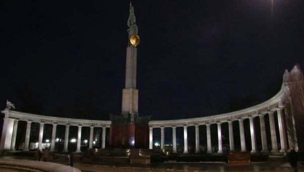 В Вене облили краской памятник советским воинам