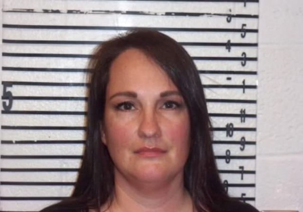 #американскиеучилки. 42-летнюю учительницу первого класса обвинили в изнасиловании трёх школьников