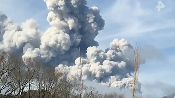 Начало апокалипсиса в Японии: проснувшийся вулкан Симмоэ парализовал полстраны