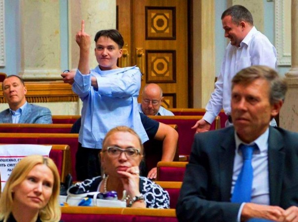 Рада исключила нардепа Савченко из комитета по нацбезопасности | Генпрокурор срывает с груди Савченко золотую звезду Героя: глава ГПУ заявил об аресте