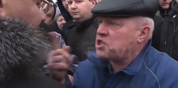 Жители Волоколамска напали на главу района после массового отравления детей выбросами с полигона